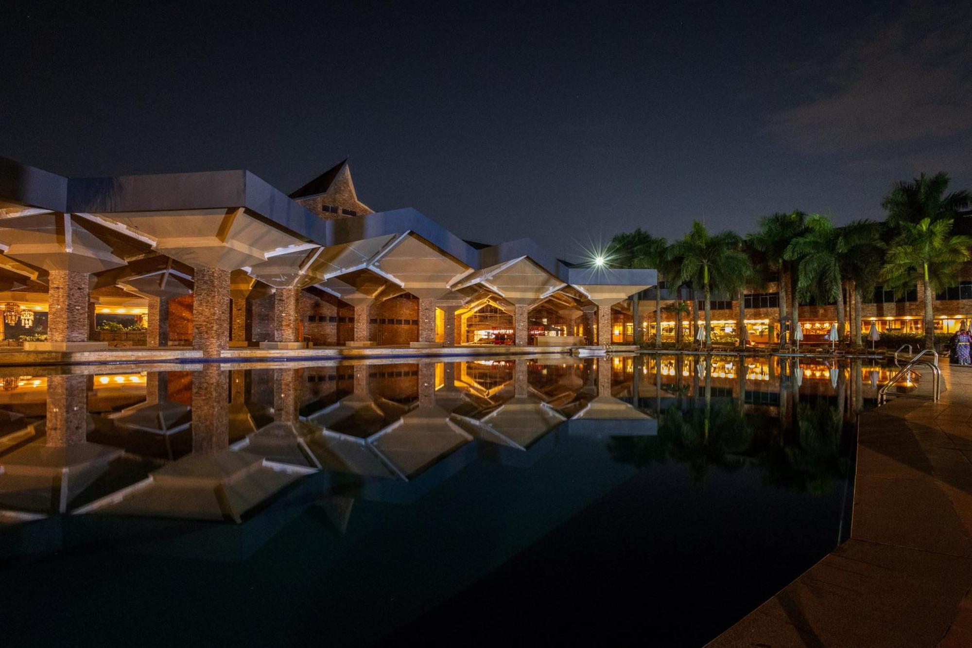 Speke Resort And Conference Center Кампала Экстерьер фото