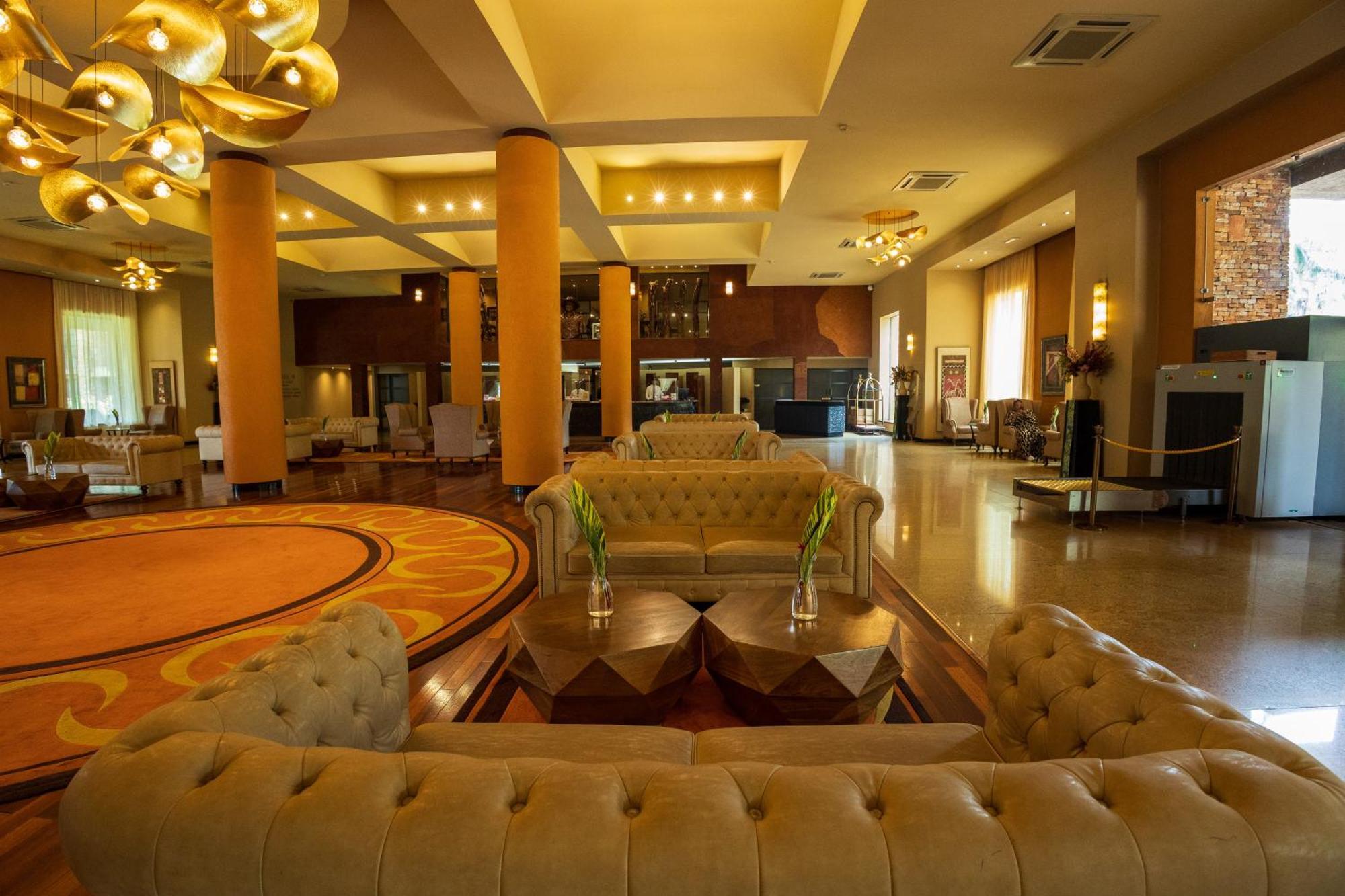 Speke Resort And Conference Center Кампала Экстерьер фото